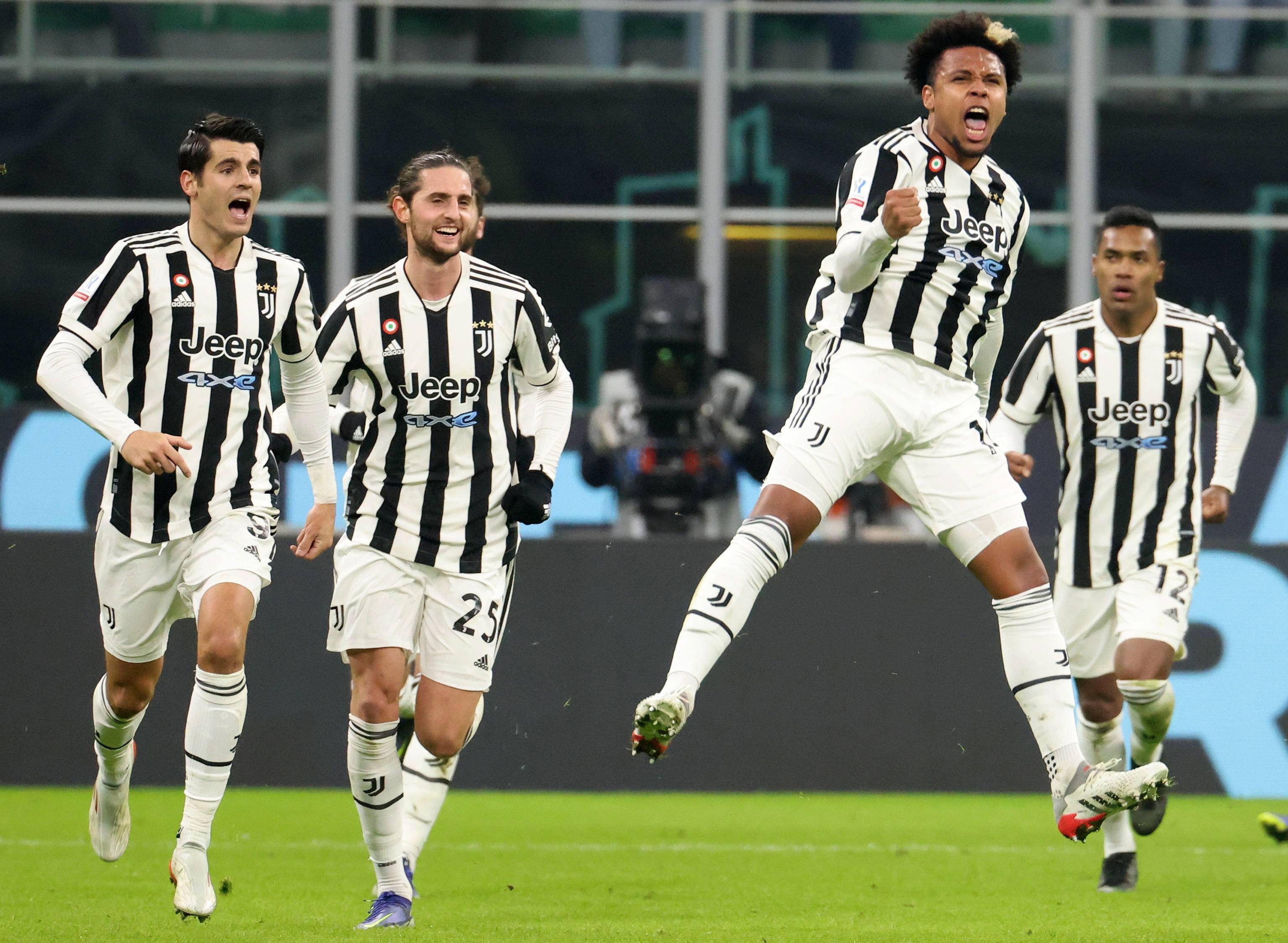 世体：卡萨多和贝尔纳尔愿意替补，他们对巴萨来说至关重要