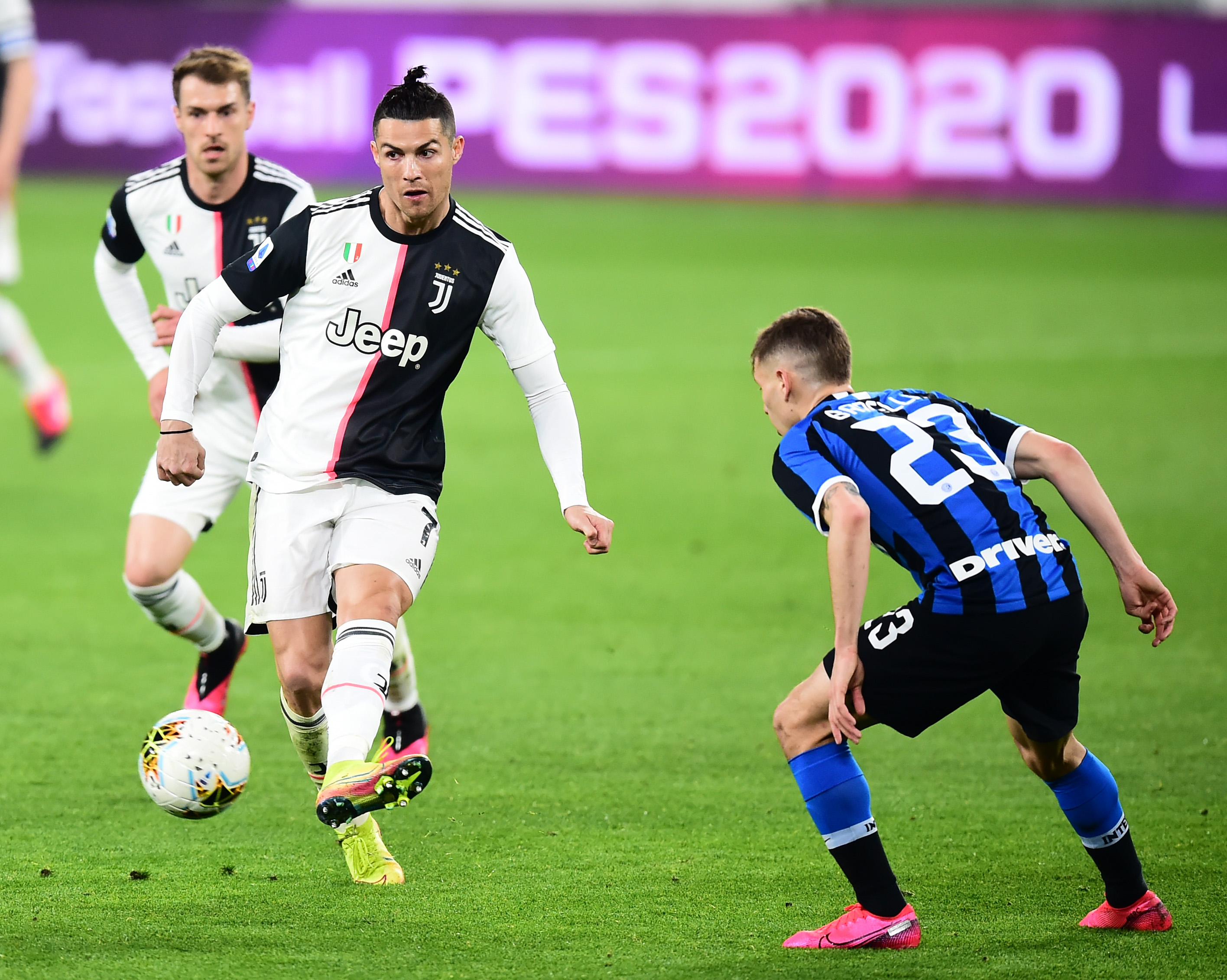 53次触球创纪录！艾顿成湖人进攻新支点，詹东契奇喂饼助其爆发