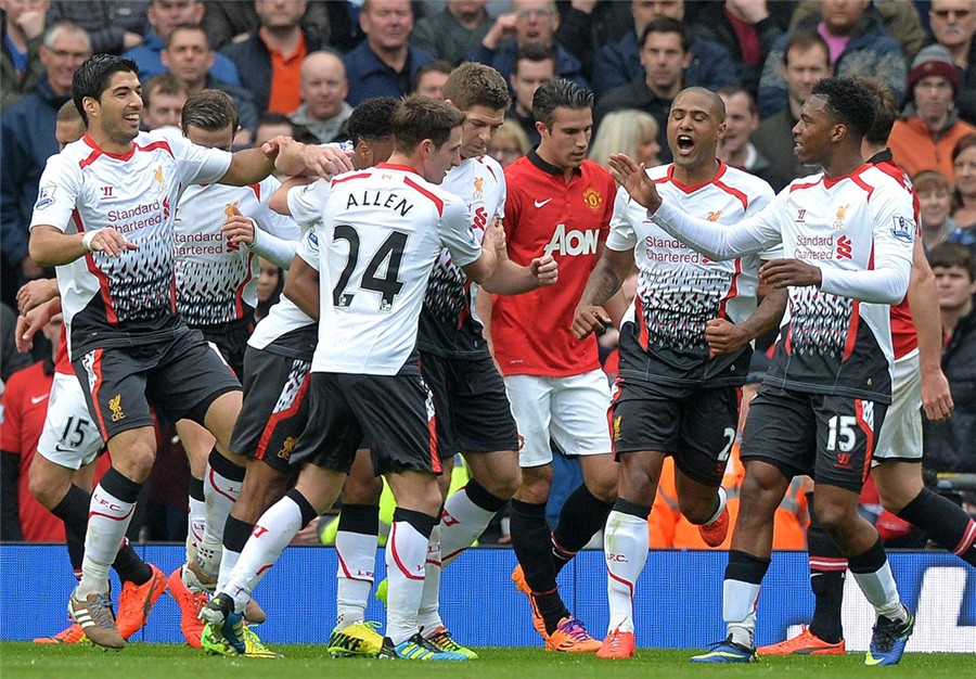 《剑星》体模申才恩新美图赏：肌肤白皙眼神勾人！